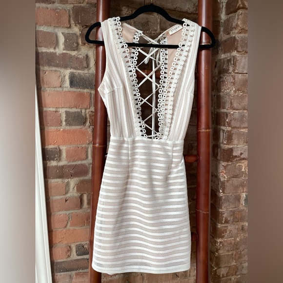 Beautiful White and Cream dress with Cutouts and lace up - Picture 3 of 6